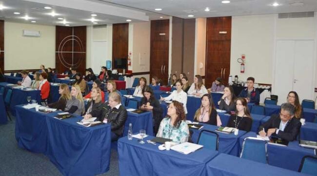 vi-seminario-de-atualizacao-em-industria-cosmetica-reune-profissionais-em-curitiba