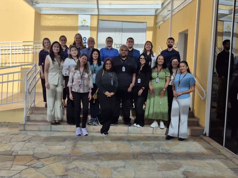 novos-farmaceuticos-celebram-o-inicio-da-carreira-em-solenidade-de-juramento-no-crf-pr